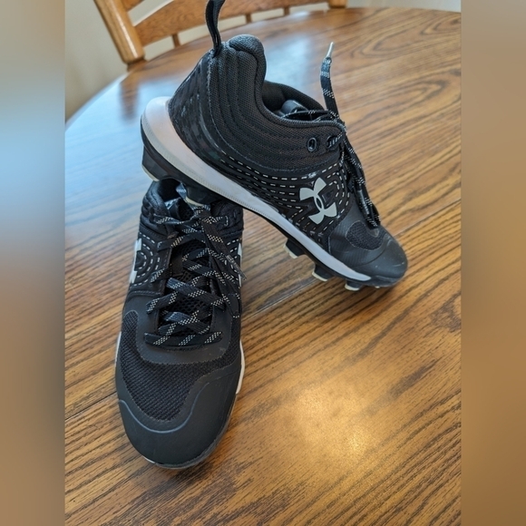 Under Armour Other - Under Armour Softball Cleats- Youth Size 5.5 - Black and White